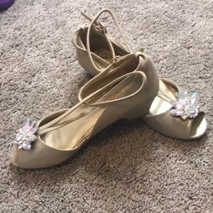 Joyfolie - girls size 2 gold open toed shoes. NWOT